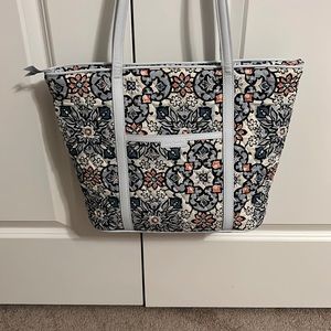 Vera Bradley tote bag